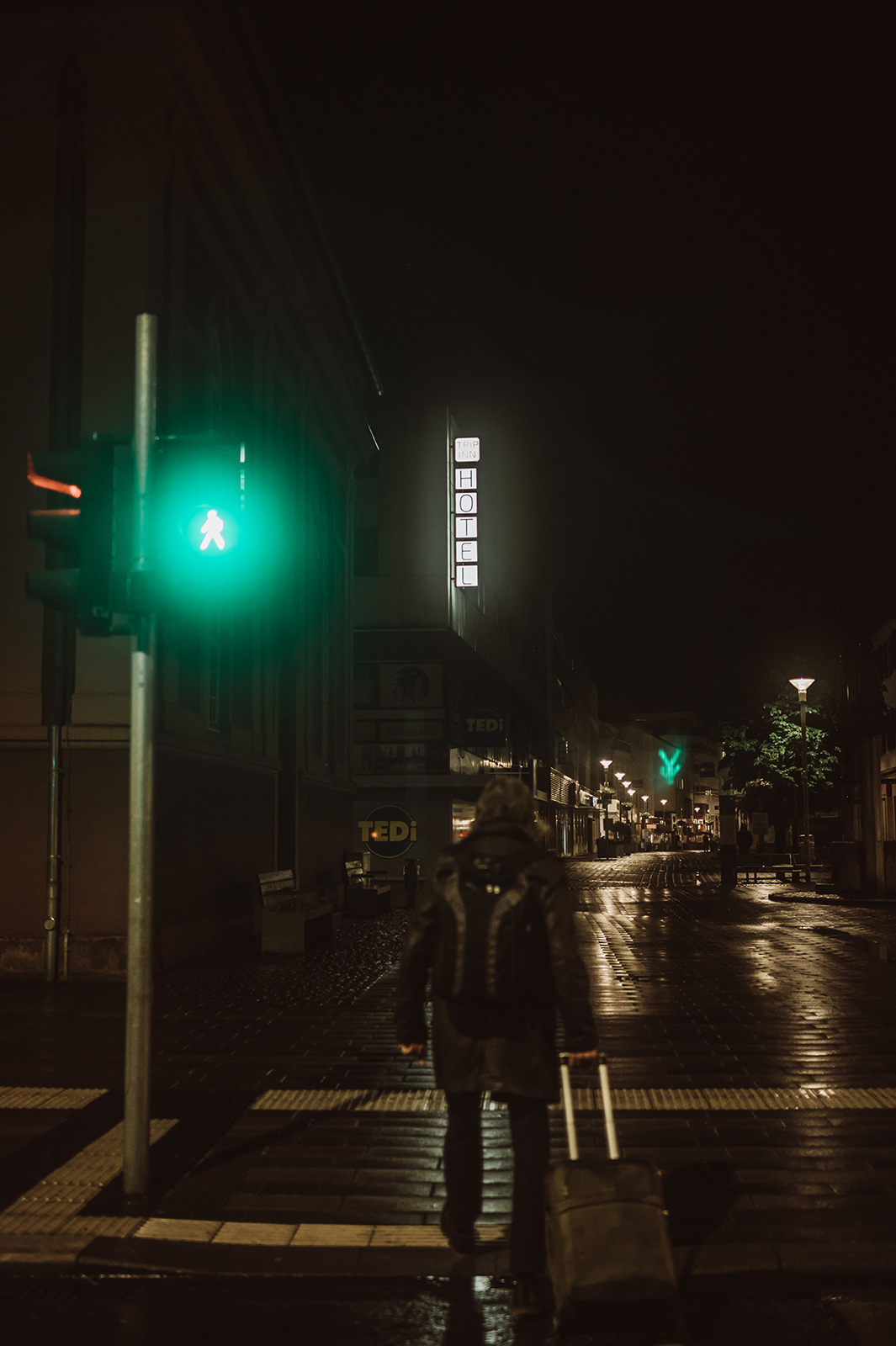 Ray Cooper - auf der Straße mit grüner Fußgänger Ampel