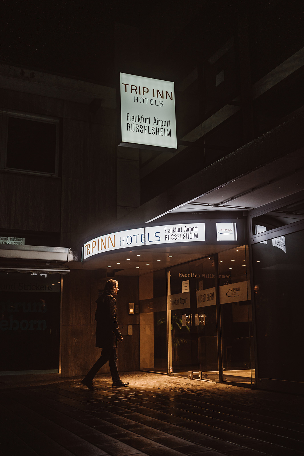 Ray betritt sein Hotel